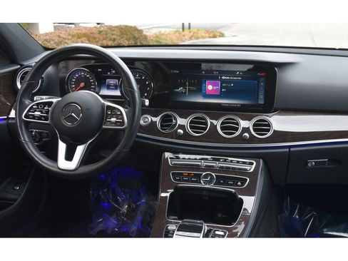 Used 2019 Mercedes-Benz E 300 4MATIC image 17