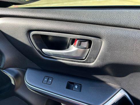 Used 2017 Toyota Camry LE image 17