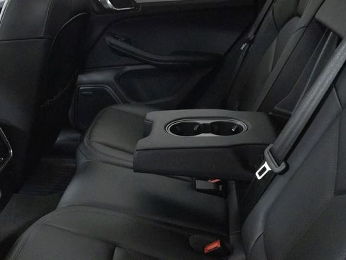 Certified 2026 Porsche Macan AWD/4WD image 37