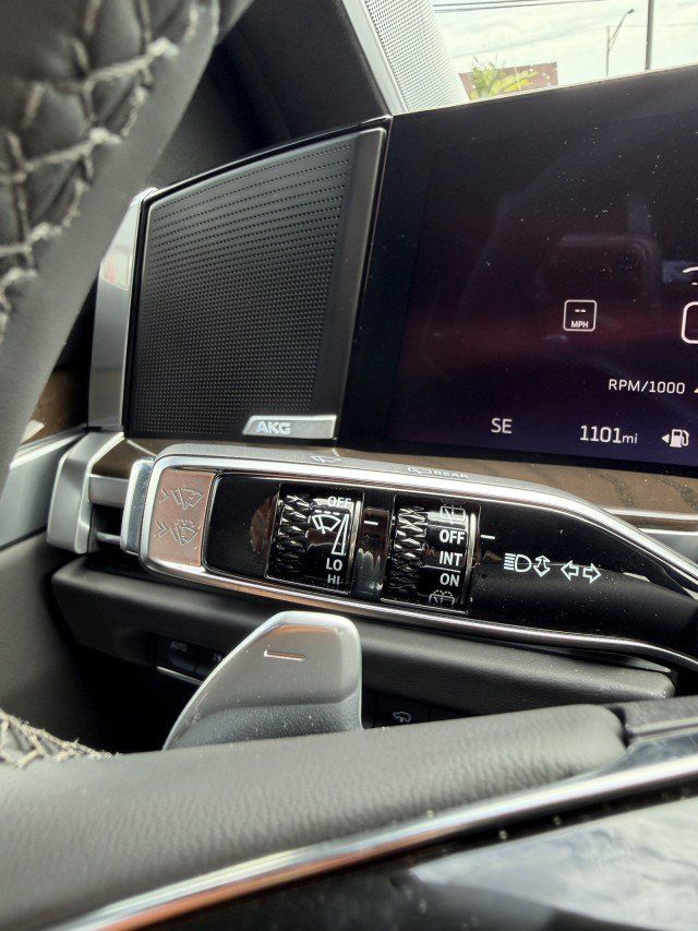 Used 2026 Cadillac Escalade Platinum Sport AWD/4WD image 29