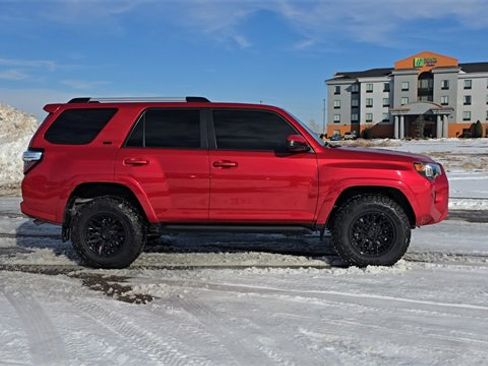 Used 2020 Toyota 4Runner SR5 image 5
