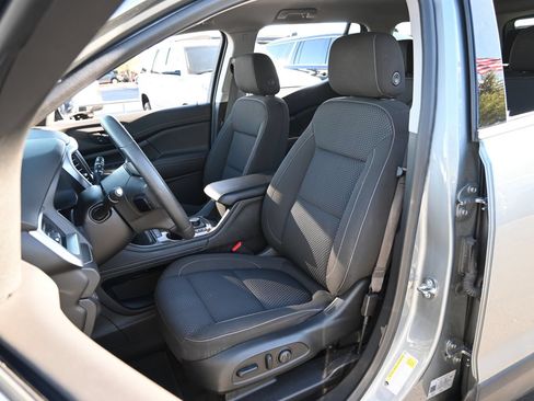 Used 2023 GMC Acadia SLE w/ Driver Convenience Package FWD image 18