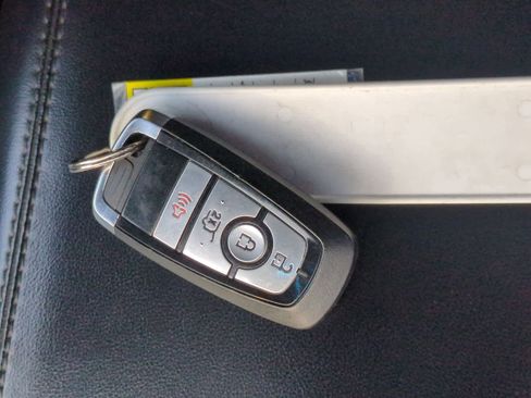 Used 2023 Ford Explorer XLT image 35