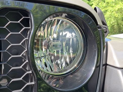 Used 2021 Jeep Gladiator Sport AWD/4WD image 9