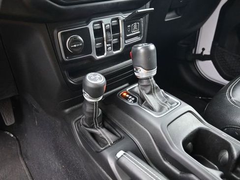 Used 2023 Jeep Wrangler Unlimited Sahara w/ Cold Weather Group AWD/4WD image 28