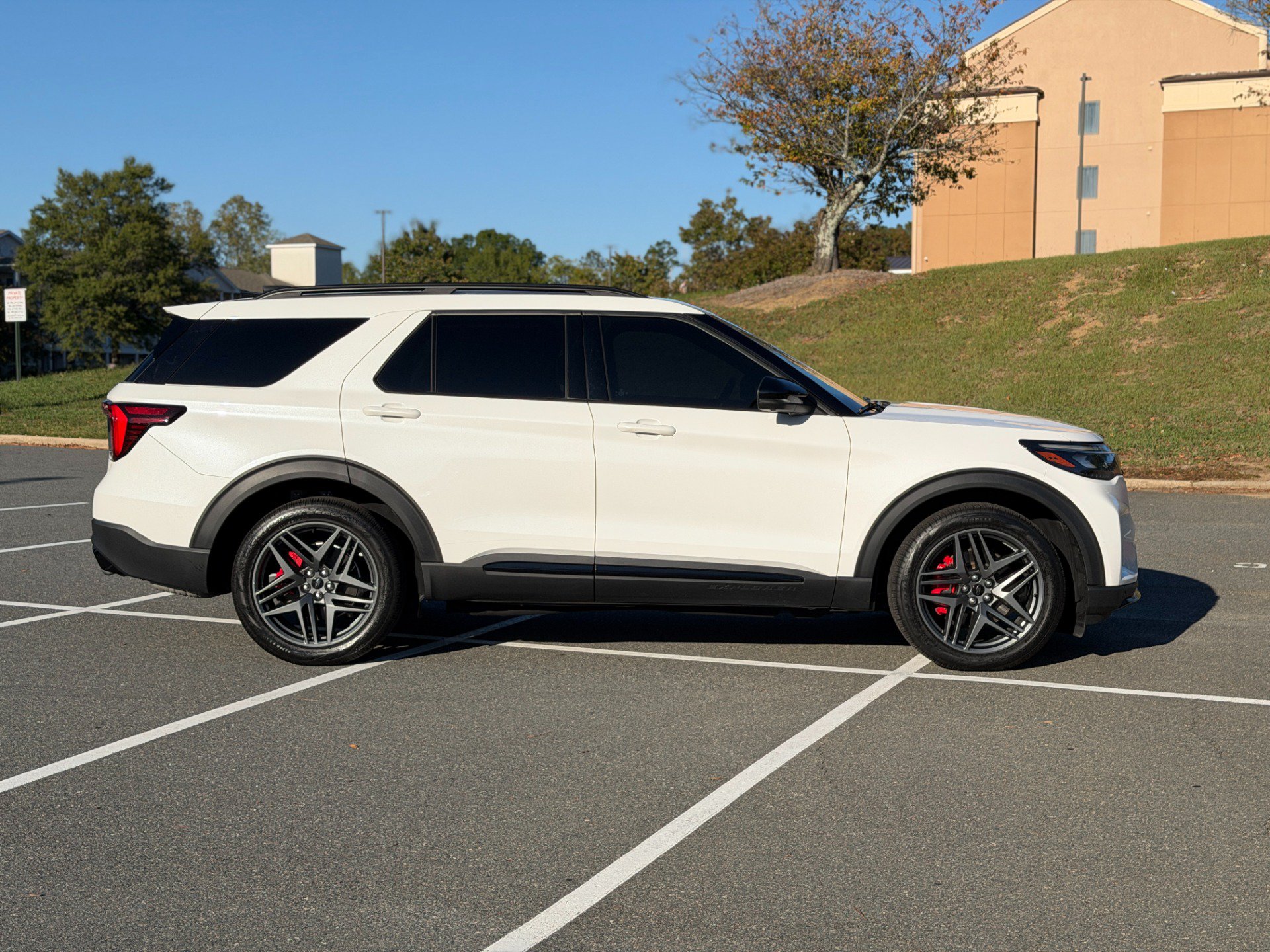 Used 2025 Ford Explorer ST AWD/4WD image 14