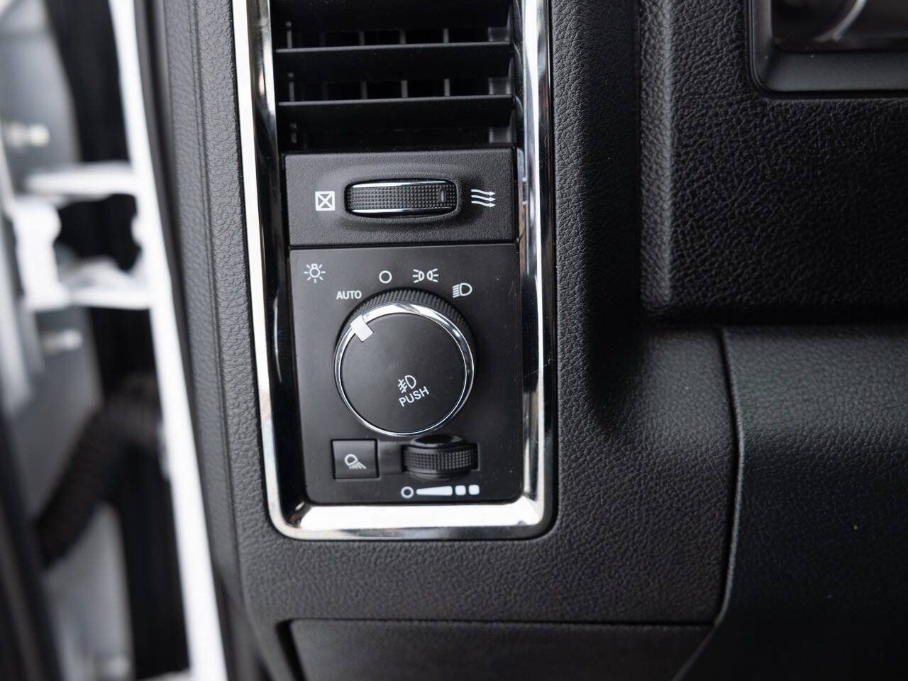Used 2015 RAM 1500 Sport AWD/4WD image 39