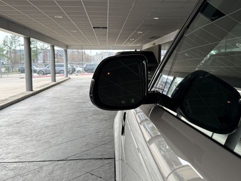 New 2026 Land Rover Range Rover Sport Dynamic SE AWD/4WD image 19