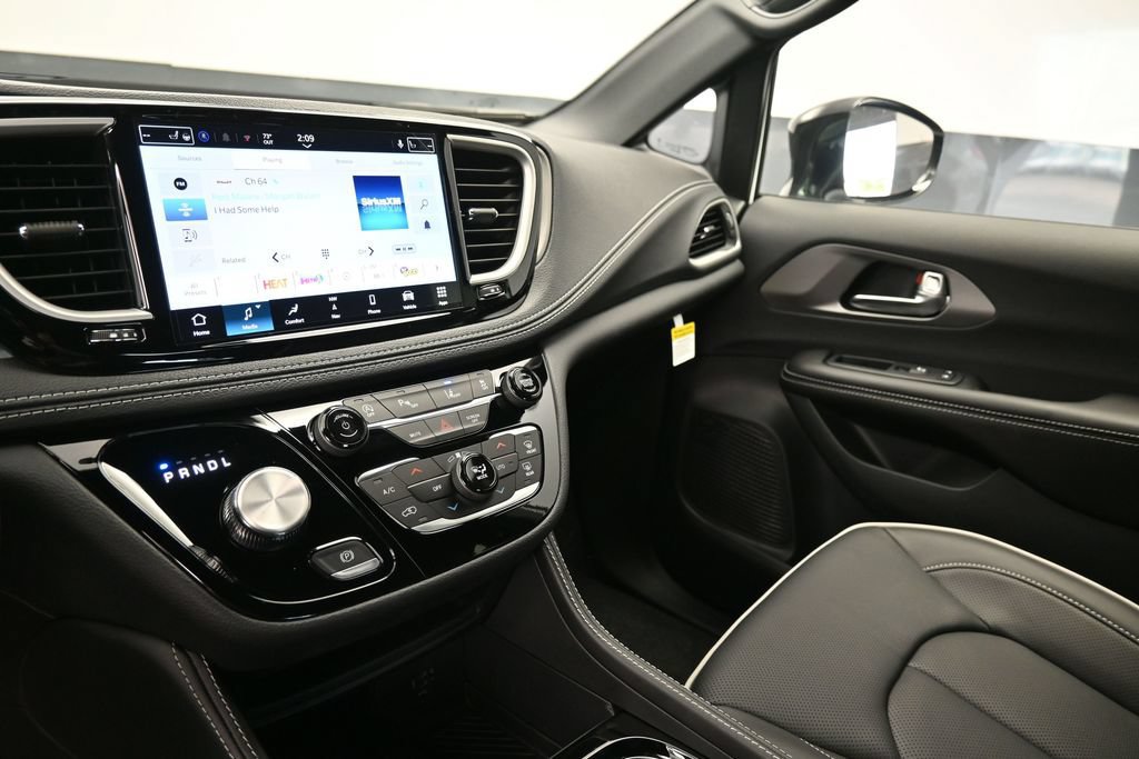 New 2027 Chrysler Pacifica Limited w/ Family Tech Group FWD image 19