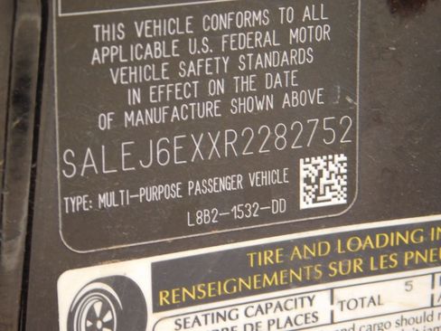 Used 2024 Land Rover Defender 90 S image 24