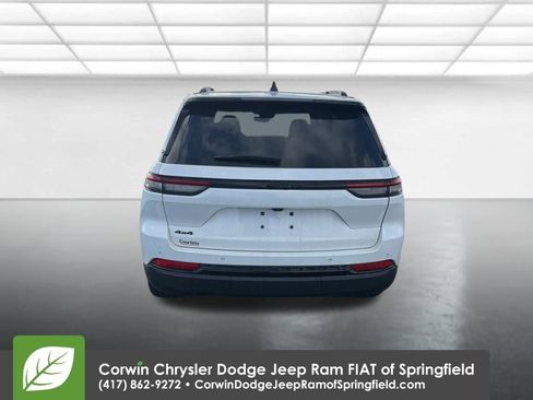 Certified 2023 Jeep Grand Cherokee Altitude image 6