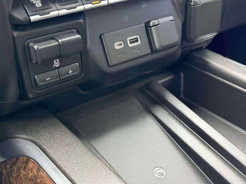 Used 2022 GMC Sierra 2500 Denali AWD/4WD image 25