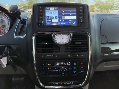 Used 2012 Chrysler Town & Country Touring image 23