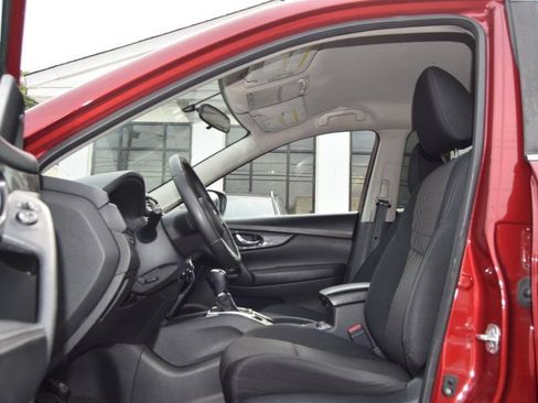 Used 2018 Nissan Rogue SV AWD/4WD image 19