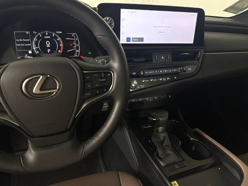 Used 2025 Lexus ES 350 w/ Premium Package FWD image 25