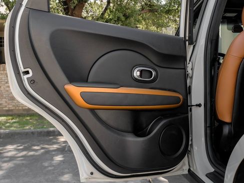 Used 2015 Kia Soul ! w/ Sun & Sound Package image 54