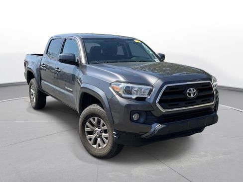 Used 2017 Toyota Tacoma SR5 w/ SR5 Appearance Package (SM) image 4
