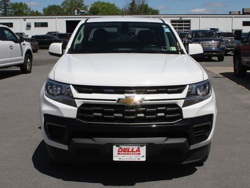 Used 2022 Chevrolet Colorado LT RWD image 2