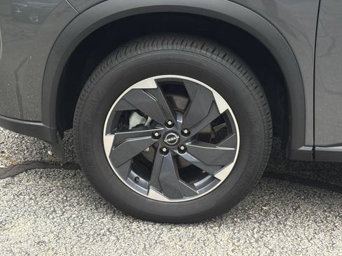 Used 2025 Nissan Rogue SV FWD image 32