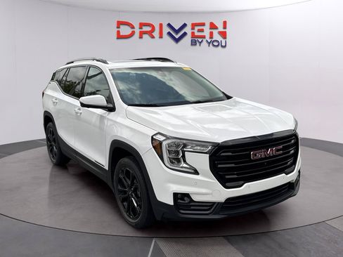Used 2022 GMC Terrain SLT w/ Infotainment Package II AWD/4WD image 8