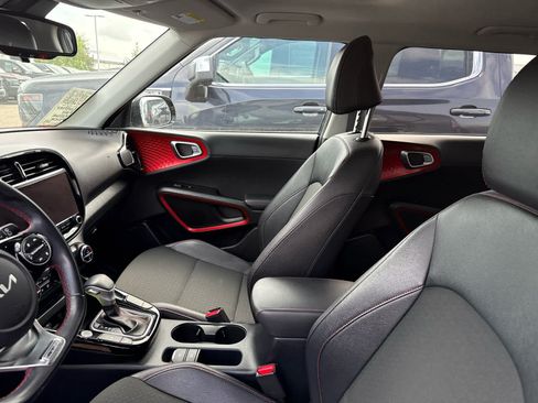 Used 2023 Kia Soul GT-Line w/ GT-Line Technology Package FWD image 4