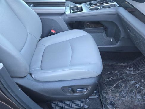 Used 2023 Toyota Sienna XLE image 9