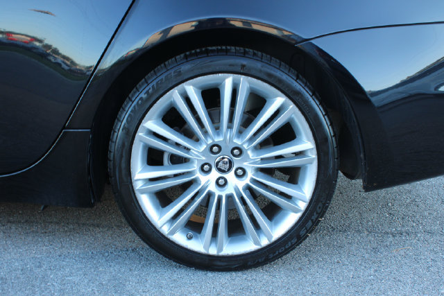 Used 2012 Jaguar XJ L RWD image 33