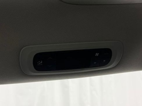 Used 2023 Chrysler Pacifica Touring-L AWD/4WD image 39