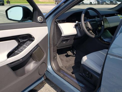 New 2026 Land Rover Range Rover Evoque S AWD/4WD image 9