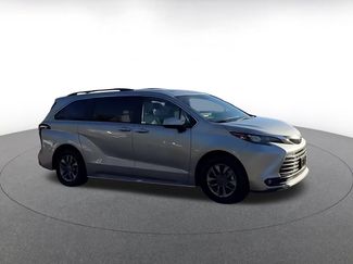 Used 2025 Toyota Sienna XLE FWD video 2