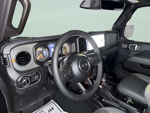 Used 2026 Jeep Gladiator Mojave AWD/4WD image 10