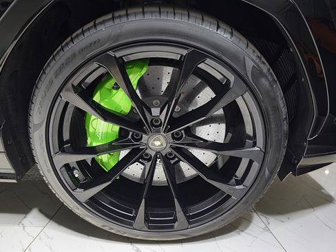 Used 2019 Lamborghini Urus AWD/4WD image 44