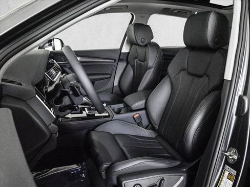 Certified 2025 Audi Q5 2.0T Premium Plus w/ Premium Plus Package image 17