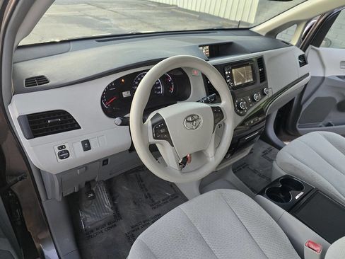 Used 2012 Toyota Sienna LE image 14