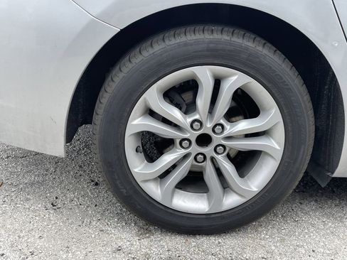 Used 2019 Chevrolet Cruze LT w/ Convenience Package image 10