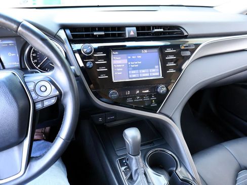 Used 2018 Toyota Camry SE w/ Convenience Package FWD image 42