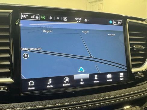 Used 2025 Chrysler Pacifica Limited image 20