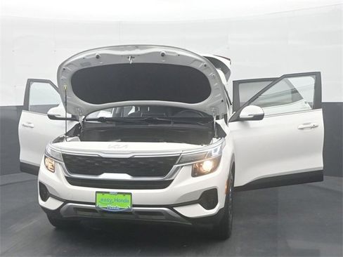 Used 2023 Kia Seltos S w/ Navigation Package image 37