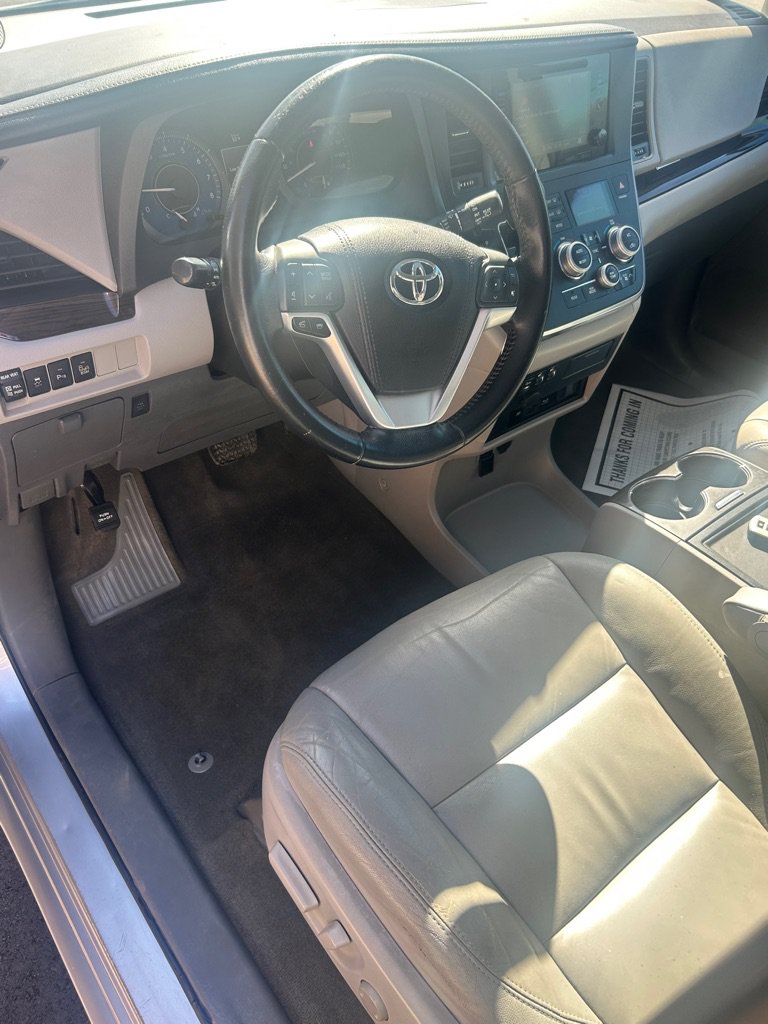 Used 2015 Toyota Sienna XLE Premium FWD image 7