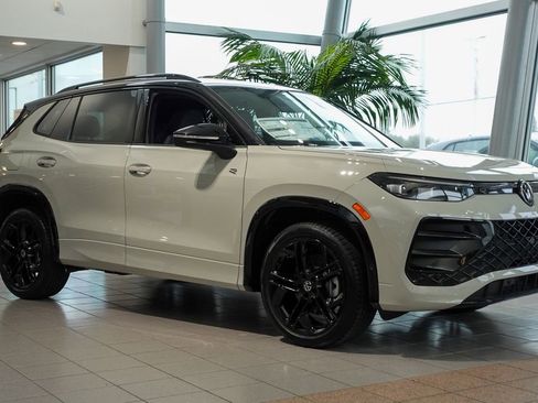 New 2026 Volkswagen Tiguan SE R-Line image 3