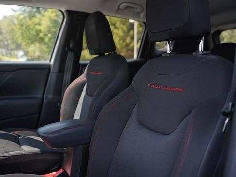 Used 2017 Jeep Renegade Trailhawk AWD/4WD image 10