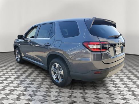 Used 2025 Honda Pilot EX-L image 4