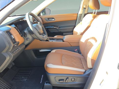 New 2026 Nissan Pathfinder Platinum image 11