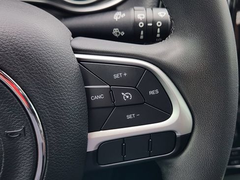 Used 2021 Jeep Compass Latitude FWD image 28