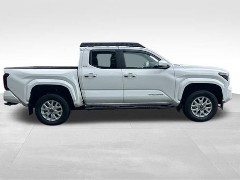 Certified 2024 Toyota Tacoma SR5 AWD/4WD image 6