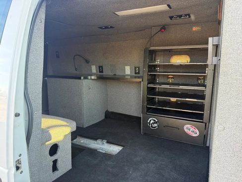Used 2002 Ford E-350 and Econoline 350 Super Duty image 19
