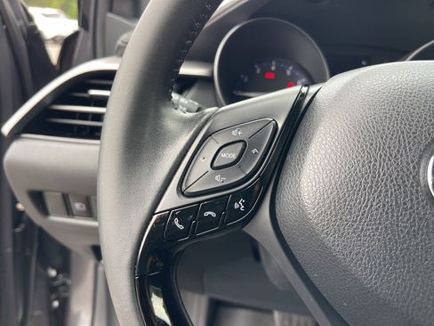 Used 2022 Toyota C-HR XLE image 16