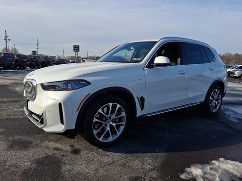 Used 2025 BMW X5 xDrive50e image 3