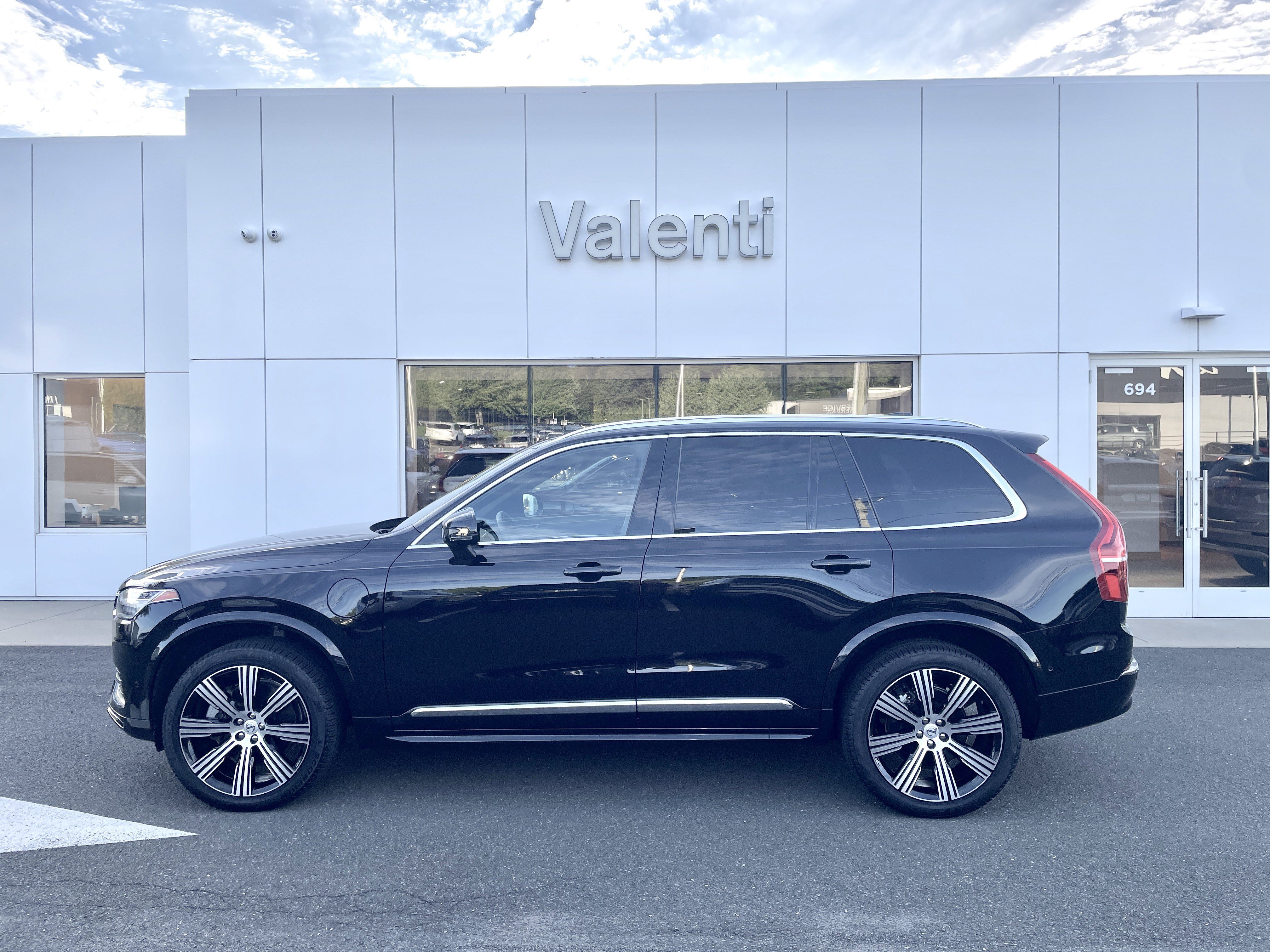Used 2025 Volvo XC90 T8 Ultra AWD/4WD image 3