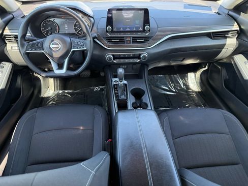 Used 2025 Nissan Altima 2.5 SV FWD image 28